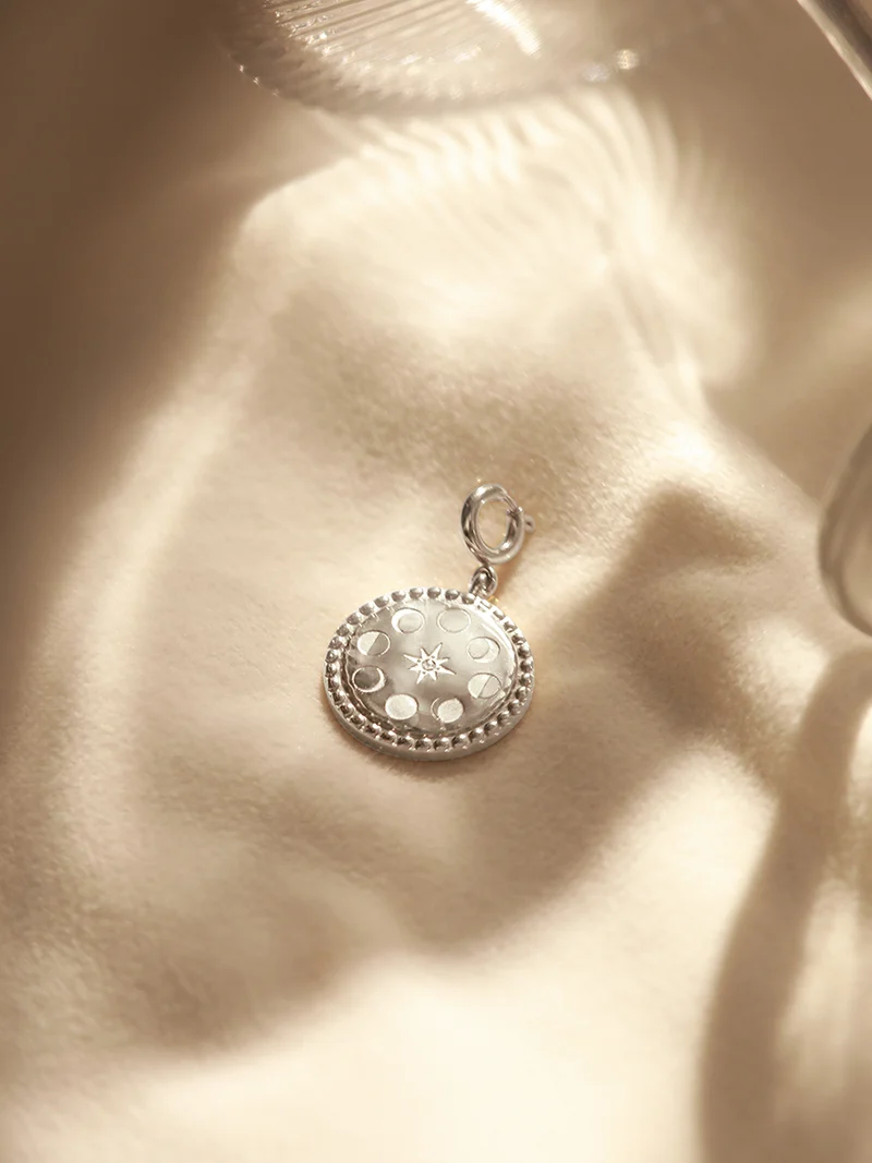 Moon Phase Glow Ketten-Charm