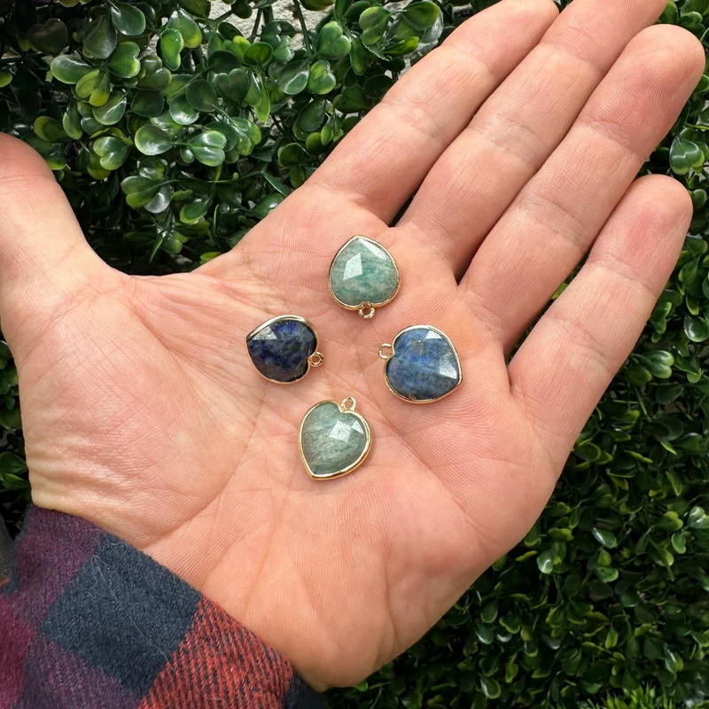 Herzanhänger (Lapislazuli, Amazonit, Obsidian und Rosenquarz)
