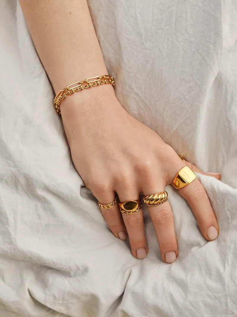 Captivating Armband