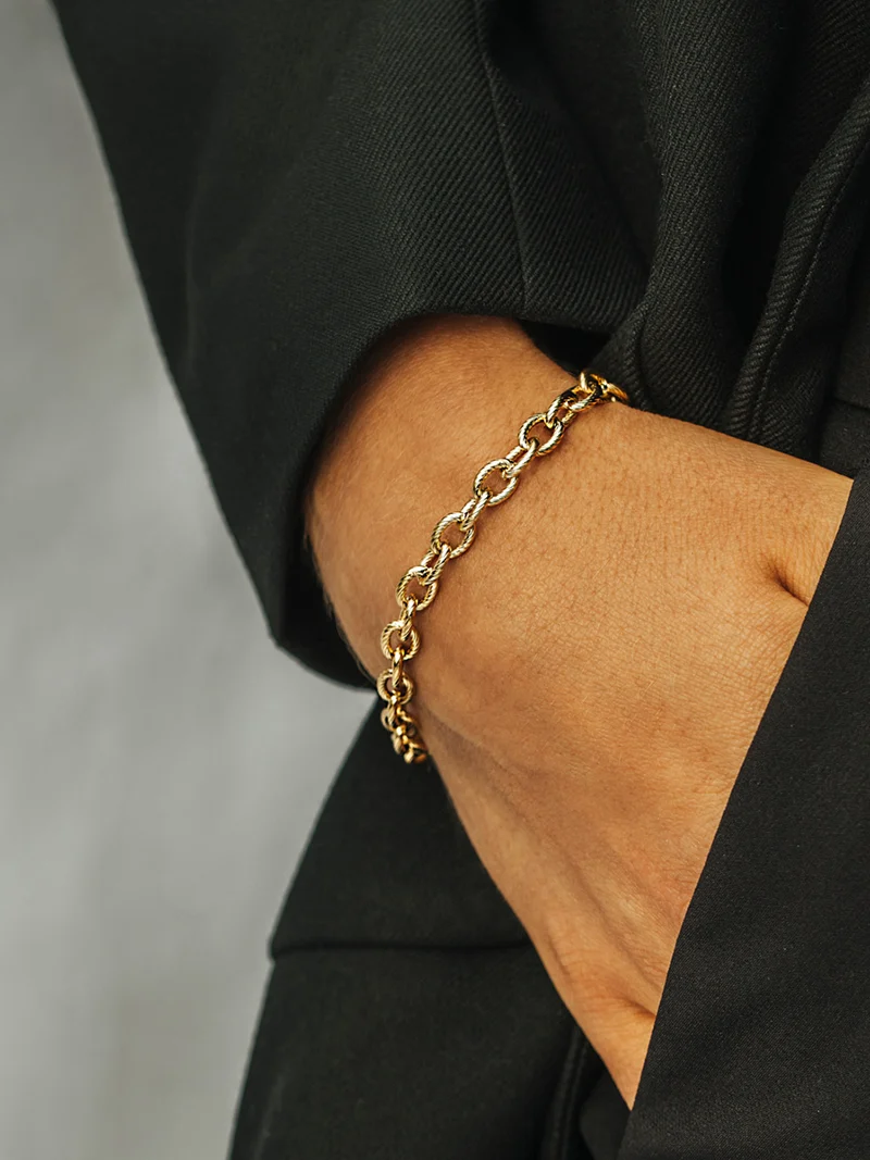 Poised Armband
