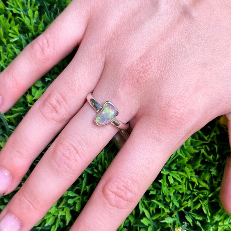 Roher äthiopischer Opal-Silberring Nr. 100