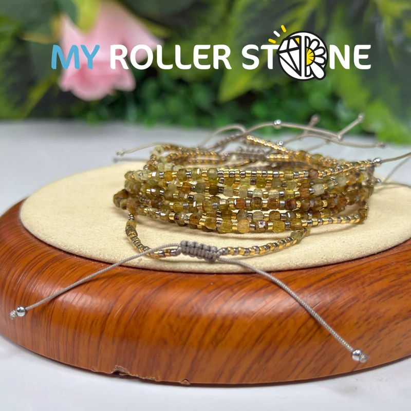 Verstellbares Armband mit grünem Granat