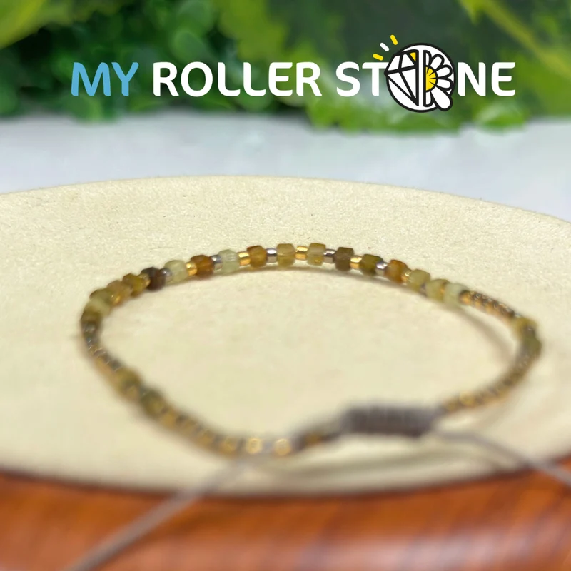Verstellbares Armband mit grünem Granat
