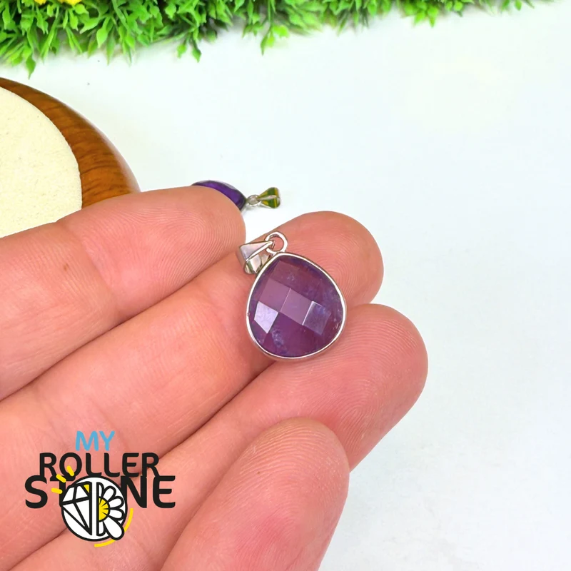 Facettierter Amethyst-Tropfenanhänger in Gold oder Silber
