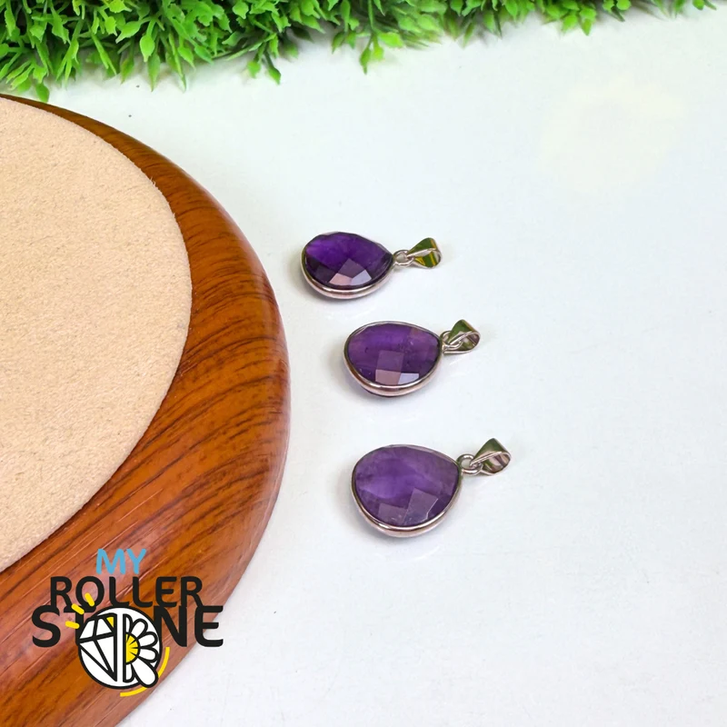 Facettierter Amethyst-Tropfenanhänger in Gold oder Silber