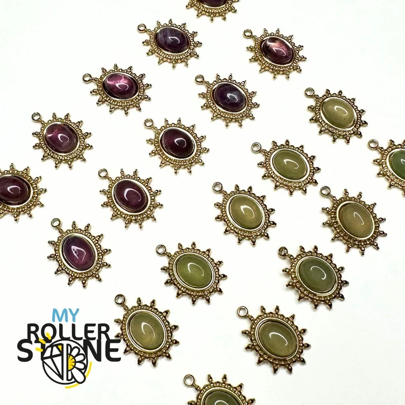 Ovaler Anhänger mit Cabochon