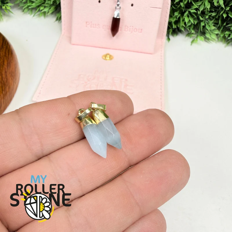 Kleiner Anhänger mit facettierter Spitze