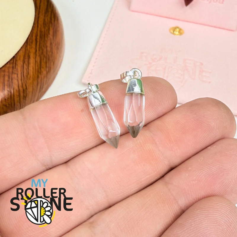 Kleiner Anhänger mit facettierter Spitze