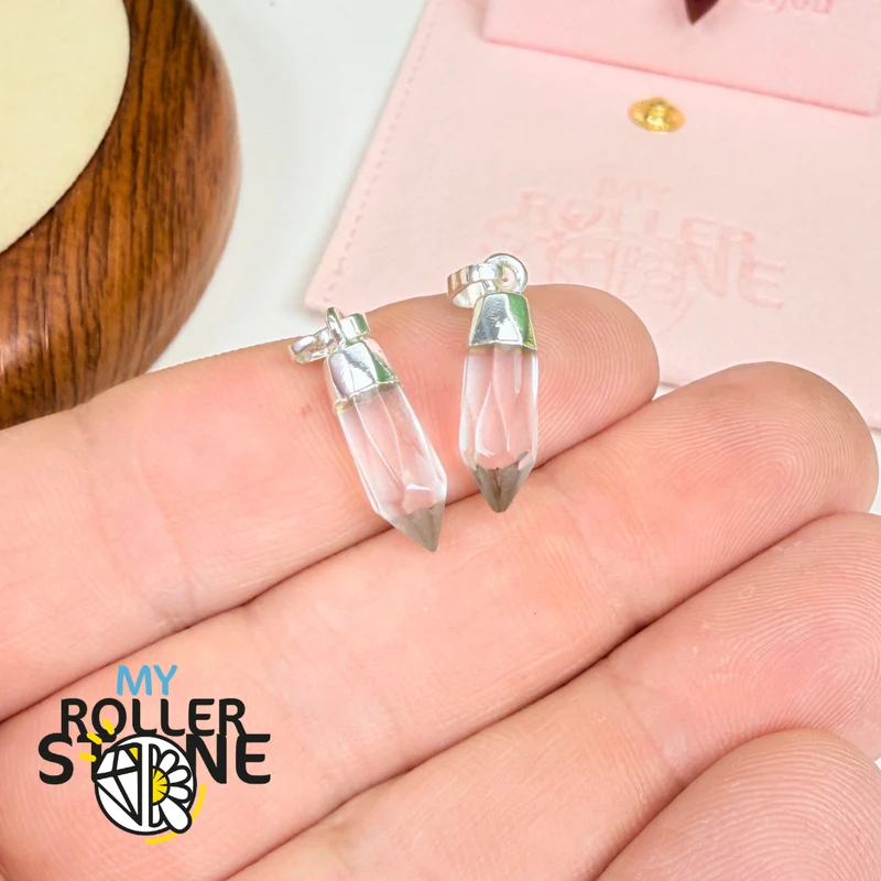 Kleiner Anhänger mit facettierter Spitze