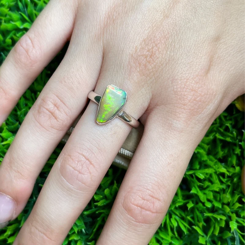 Roher äthiopischer Opal-Silberring Nr. 91