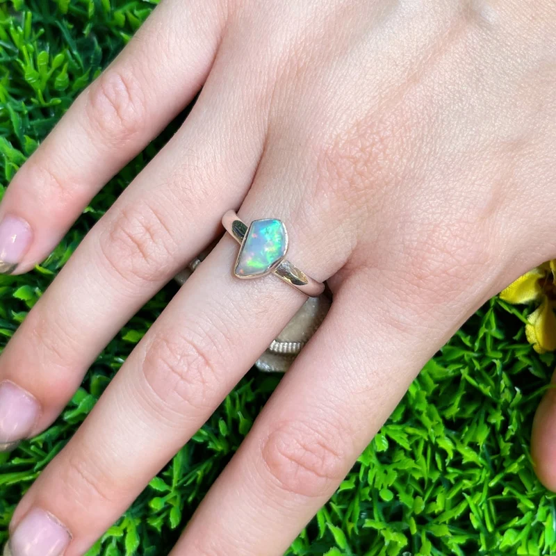 Roher äthiopischer Opal-Silberring Nr. 85
