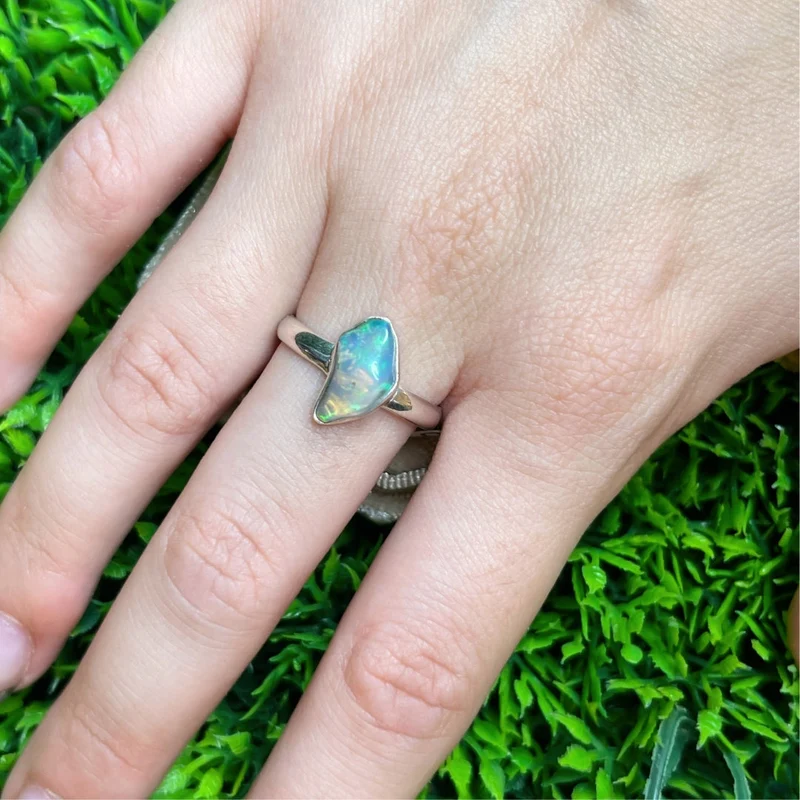 Roher äthiopischer Opal-Silberring Nr. 95