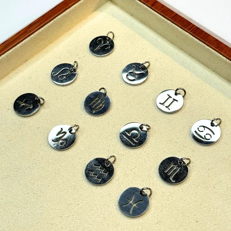 Sternzeichen-Charm-Set aus Edelstahl
