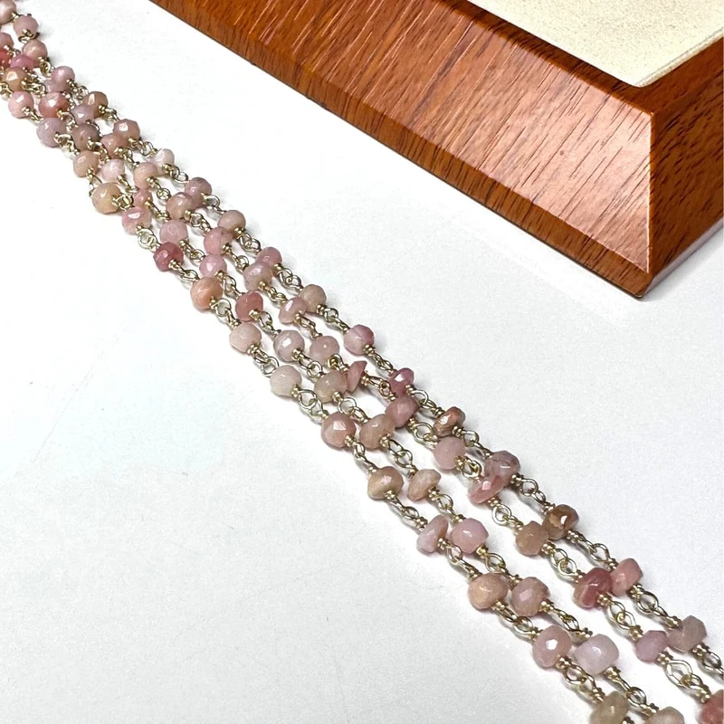 Vergoldete Perlenkette mit rosa Opal