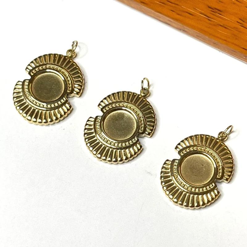 Goldener Cabochon-Anhängerhalter