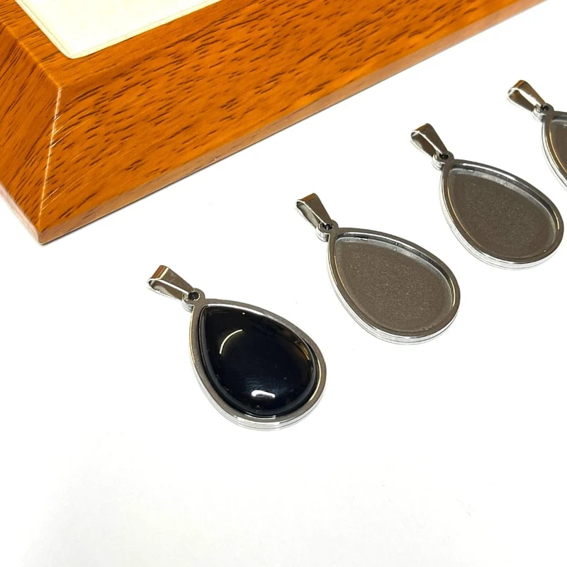 Silberner Tropfen-Cabochon-Anhängerhalter