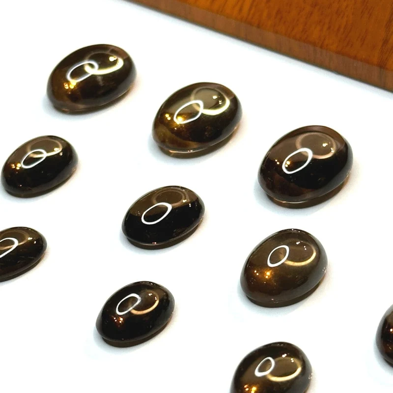 Ovaler Rauchquarz-Cabochon (Grad AA)
