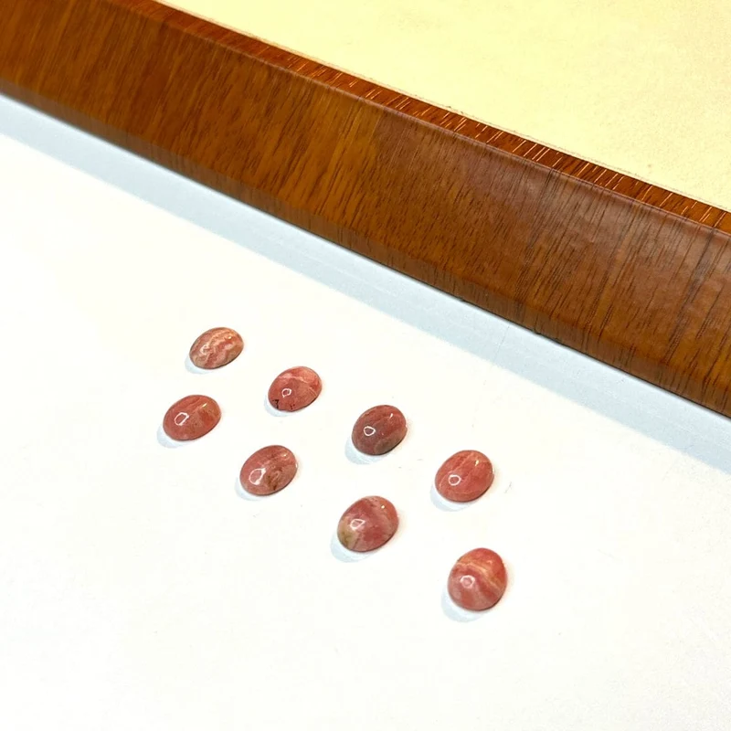 Ovaler Rhodochrosit-Cabochon (Klasse A)