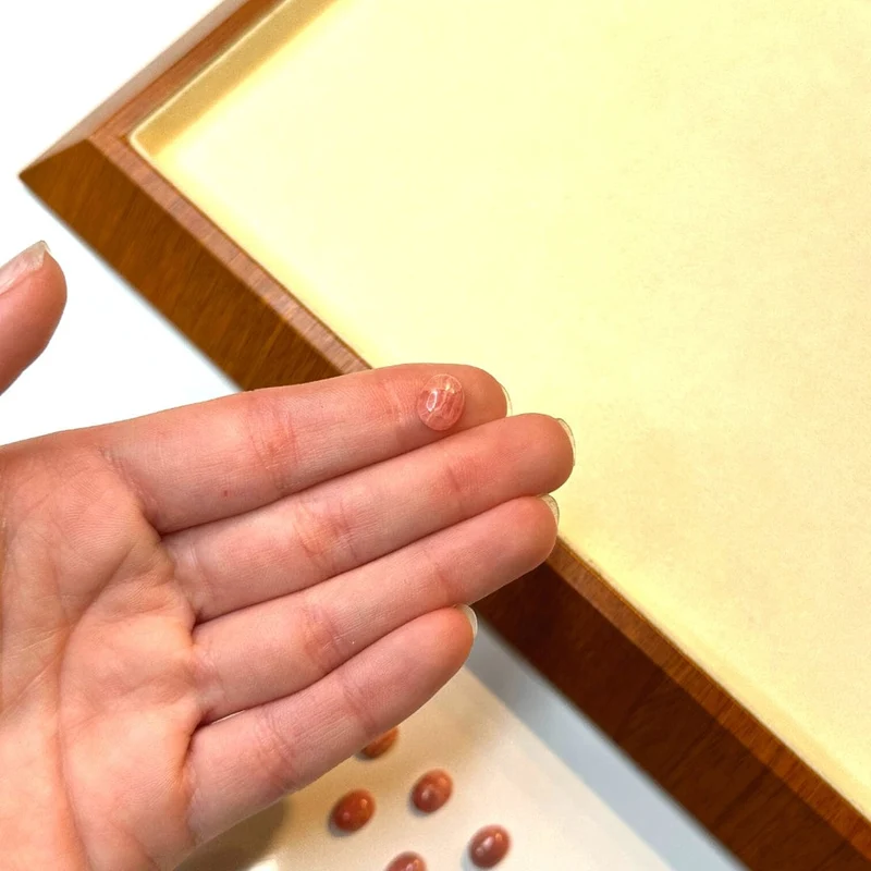 Ovaler Rhodochrosit-Cabochon (Klasse A)