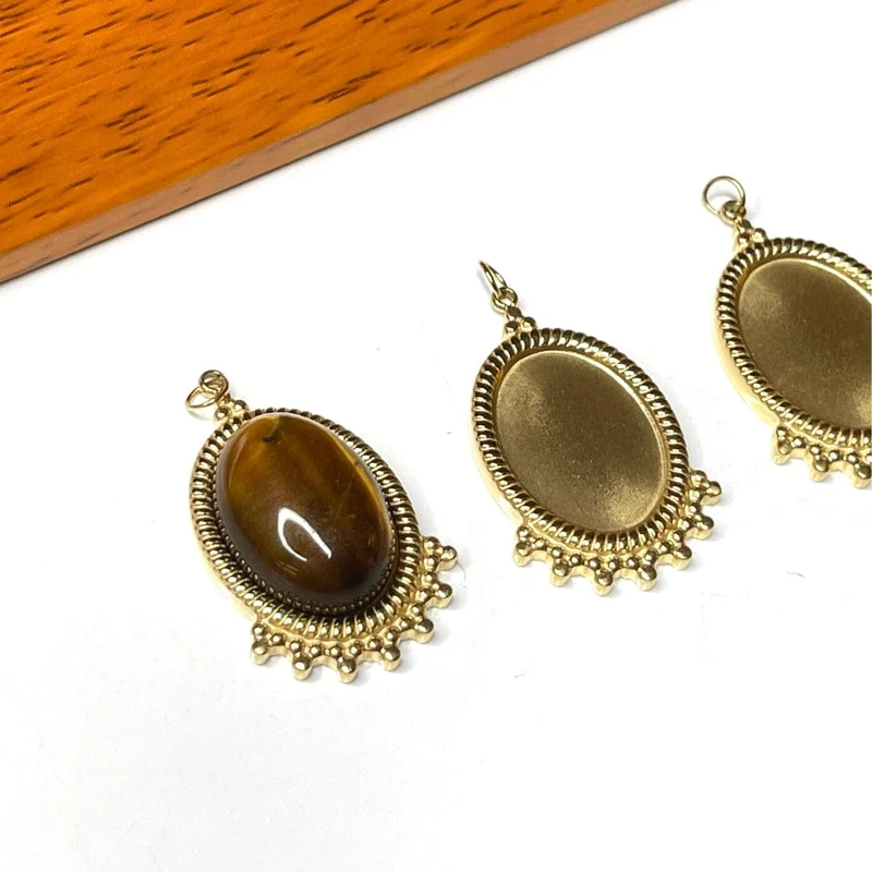 Ovaler goldener Cabochon-Anhängerhalter