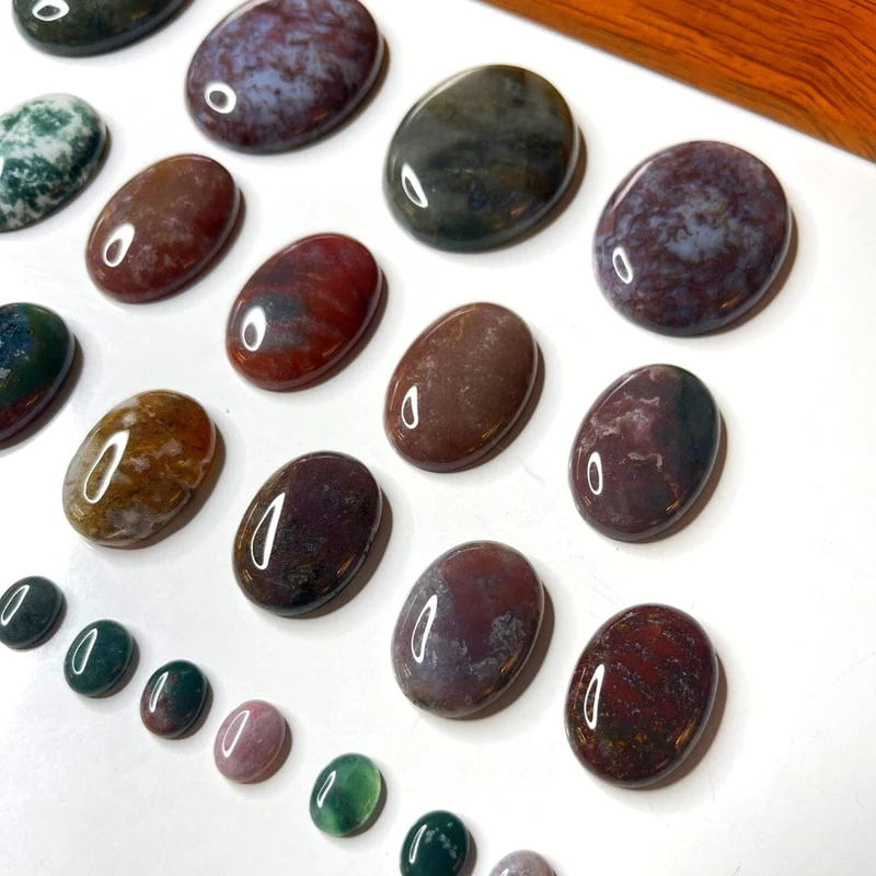 Ovaler Cabochon aus indischem Achat