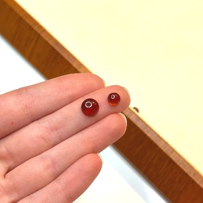 Runder Hessonit-Granat-Cabochon (Klasse A)