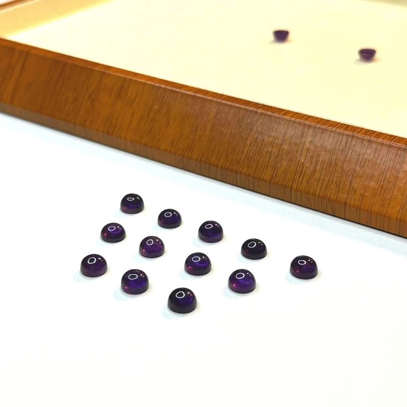 Afrikanischer Amethyst, runder Cabochon (Klasse A)