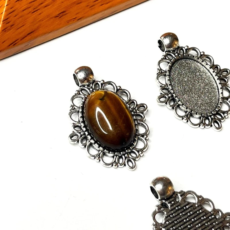 Ovaler Cabochon-Anhängerhalter aus altem Silber