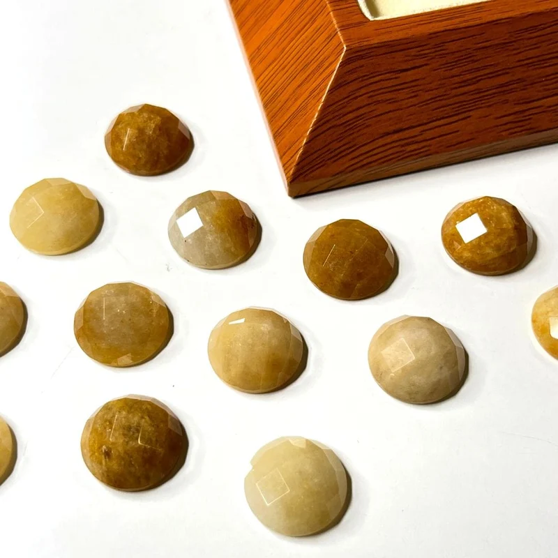 Facettierter runder Cabochon-Gelbtopas