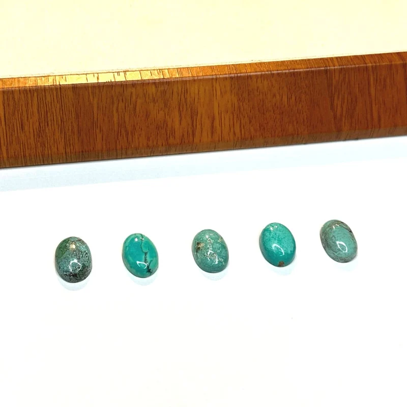 Ovaler tibetischer Türkis-Cabochon (Klasse A)
