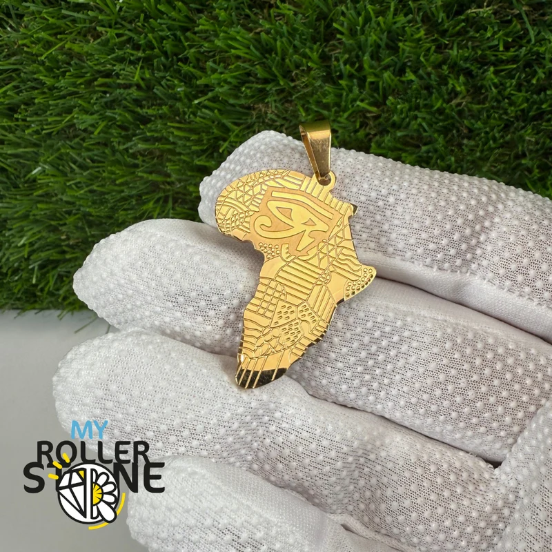 Goldener Anhänger mit Afrika- und Horusauge-Motiv
