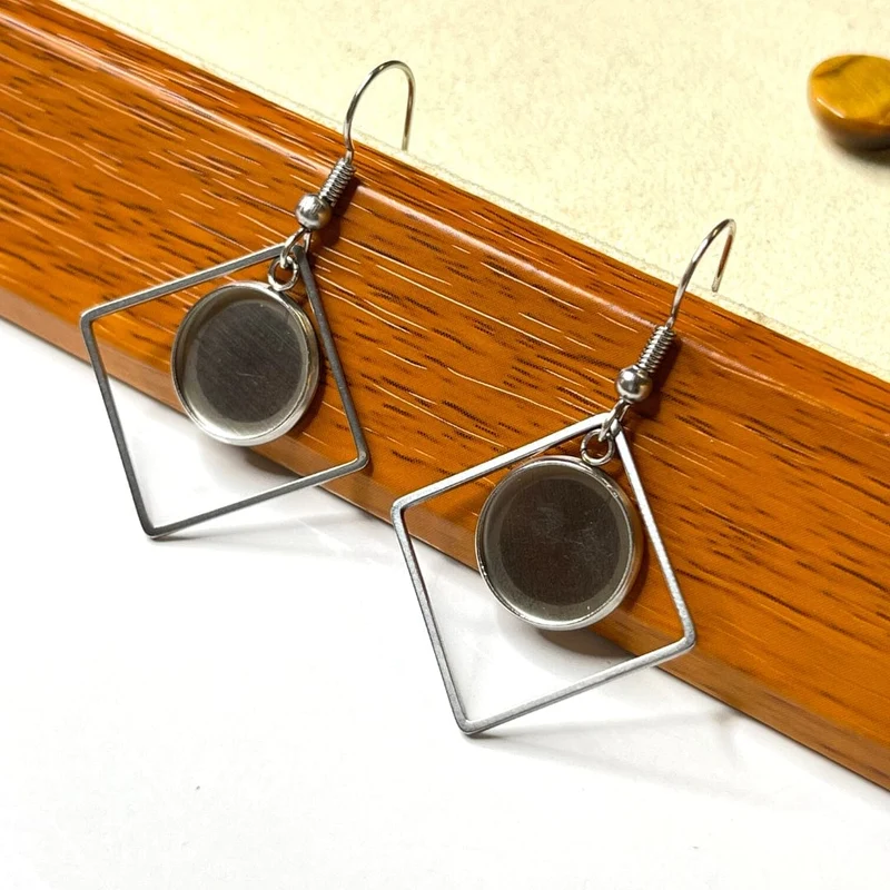 Quadratischer Cabochon-Ohrringhalter