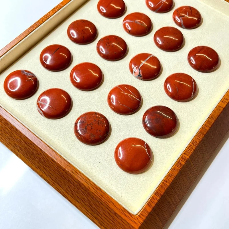 Runder Cabochon aus rotem Jaspis