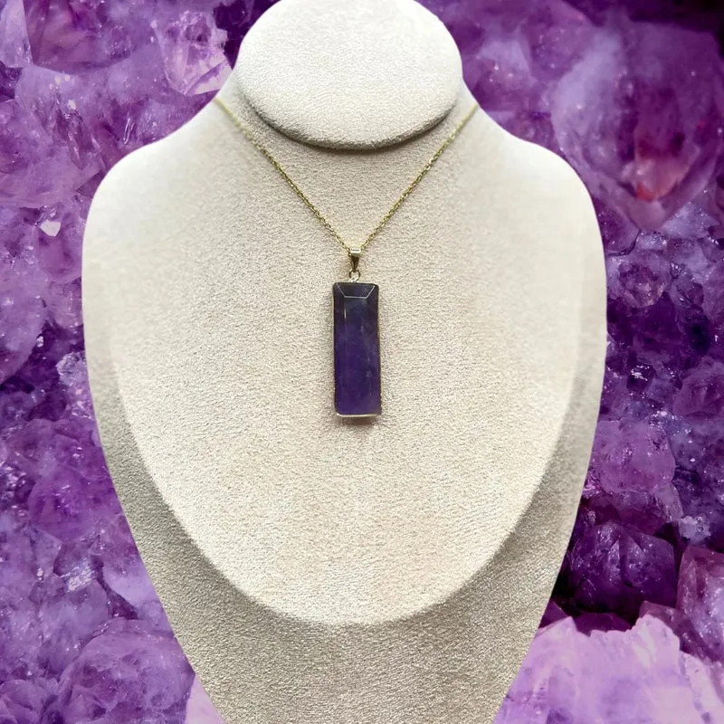Rechteckiger Anhänger aus Amethyst und Tigerauge