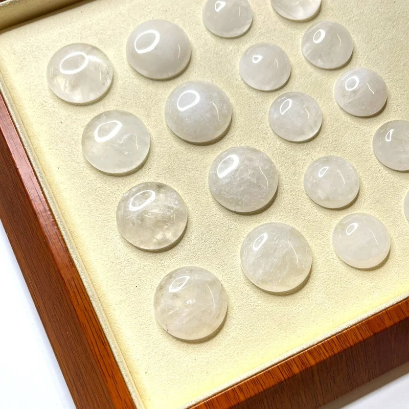 Runder Bergkristall-Cabochon