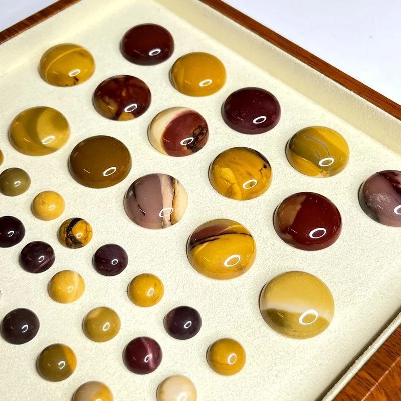 Runder Mookait-Jaspis-Cabochon