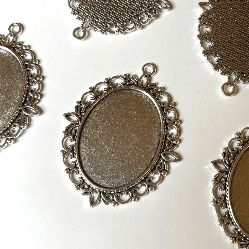Ovaler Cabochon-Anhängerhalter aus Antiksilber