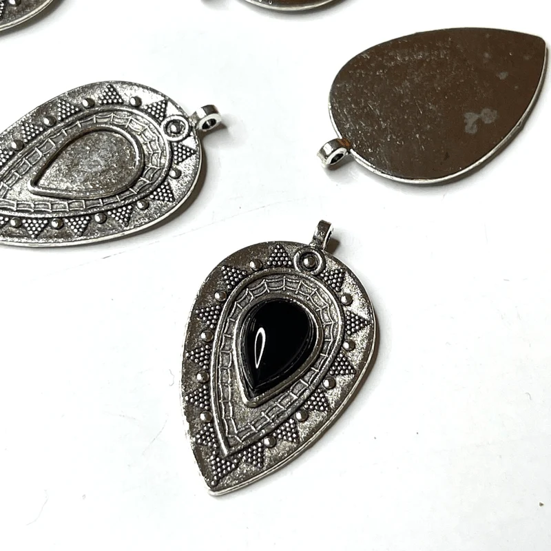 Antiker silberner Tropfen-Cabochon-Anhängerhalter