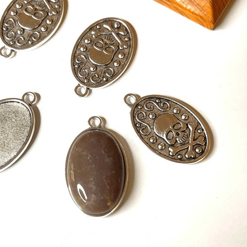 Ovaler Cabochon-Anhängerhalter aus Legierung im tibetischen Stil