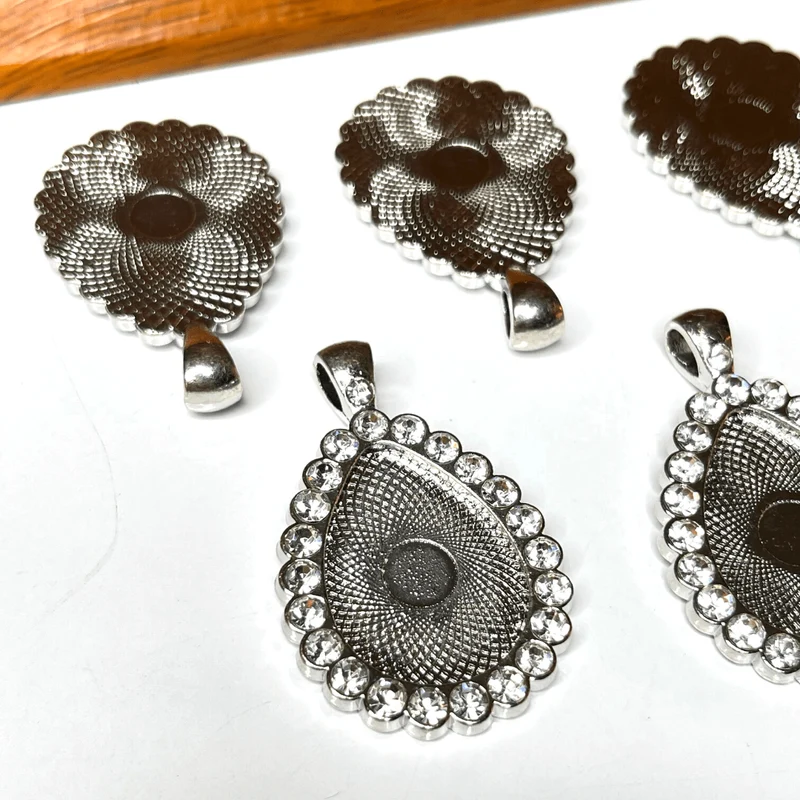 Tropfen-Cabochon-Anhängerhalter aus Platin