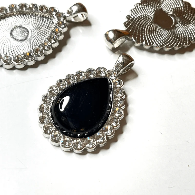 Tropfen-Cabochon-Anhängerhalter aus Platin