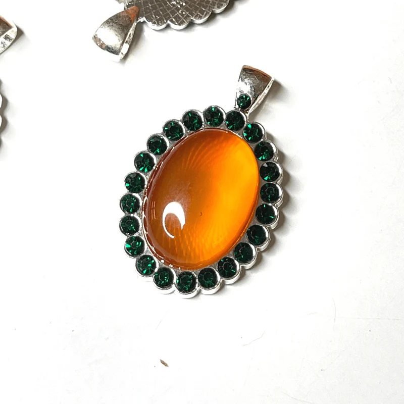 Ovaler Cabochon-Anhängerhalter mit Strasssteinen
