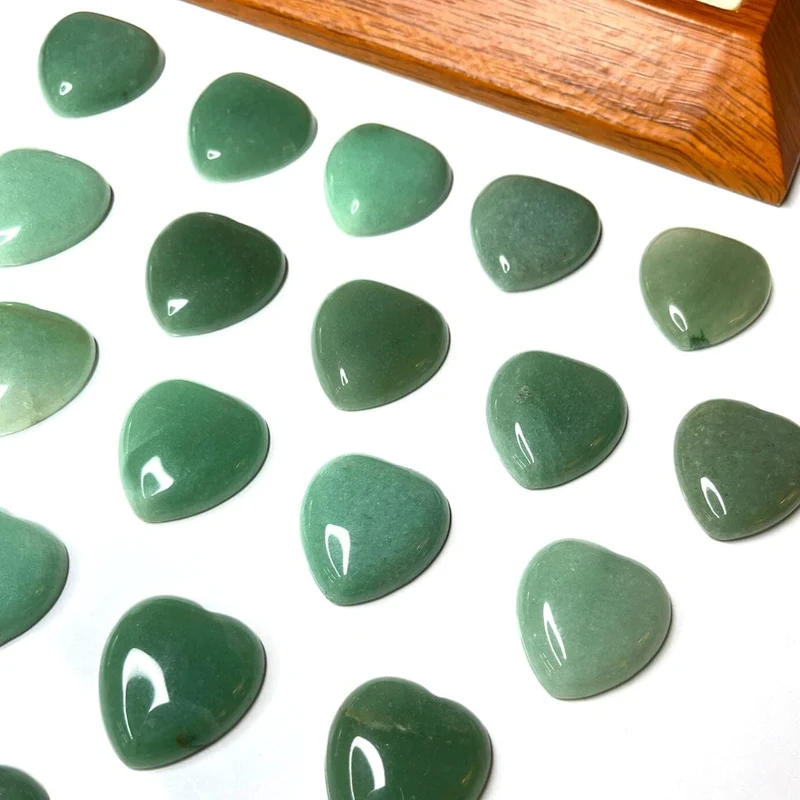Grüner Aventurin-Herz-Cabochon