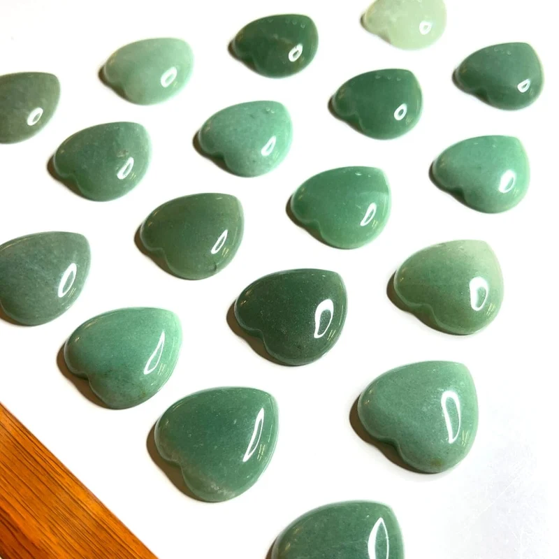 Grüner Aventurin-Herz-Cabochon
