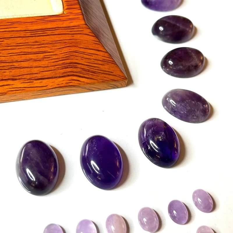 Ovaler Amethyst-Cabochon