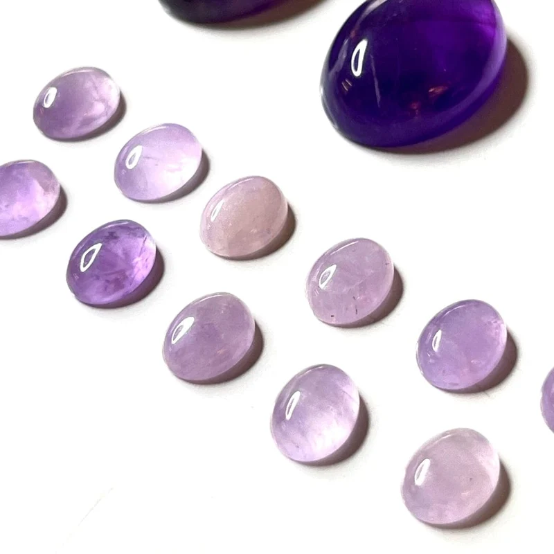 Ovaler Amethyst-Cabochon