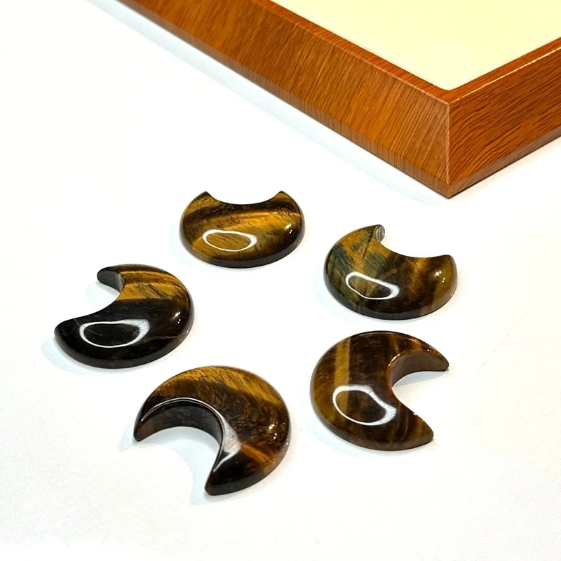 Halbmond-Tigerauge-Cabochon