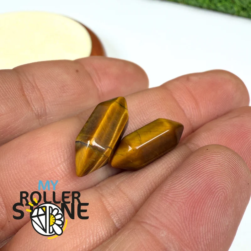 Kleines Tigerauge mit doppelter Spitze