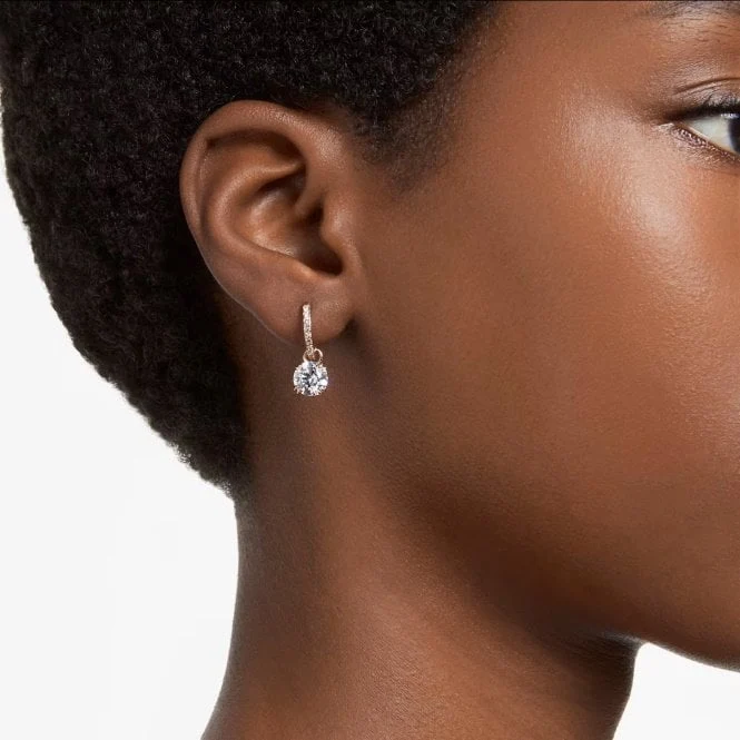Stilla Drop Earrings with Round-Cut White Crystal in Rose Gold