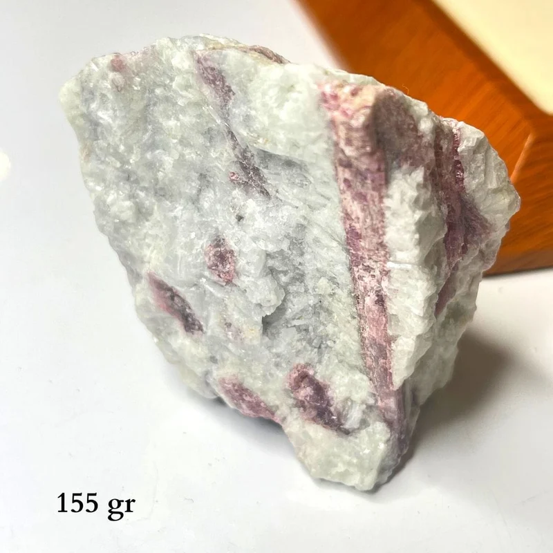 Rosa Turmalin in seiner Quarzmatrix
